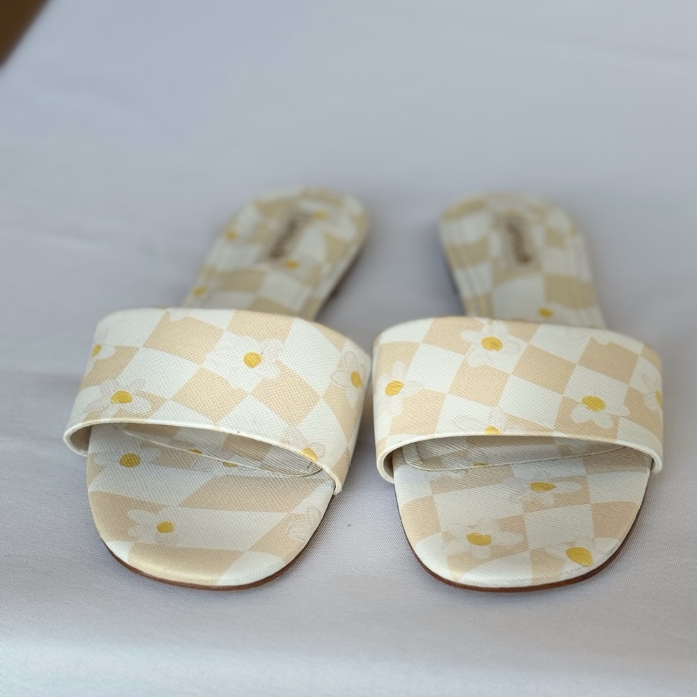 NWOB Larroudé Flirty Floral Checker Print Tan & White Flat Slides Sandals Size 7 - Picture 5 of 5
